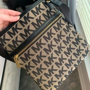 Micheal Kors Crossbody Bag